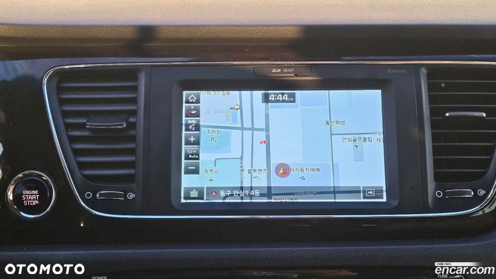 Kia Carnival - 11