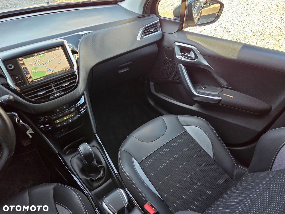 Peugeot 2008 PureTech 110 Stop&Start Style - 19