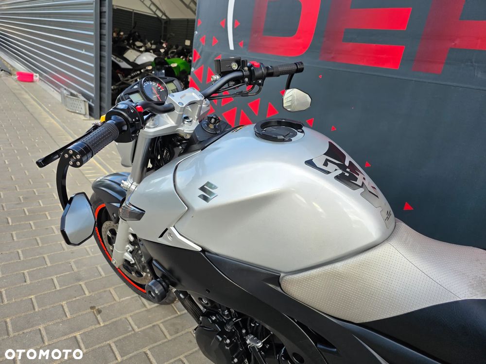 Suzuki GSR - 10