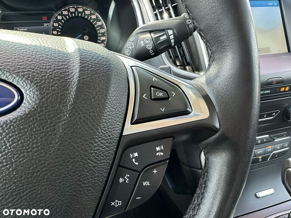 Ford Edge 2.0 TDCi Bi-Turbo 4x4 Titanium - 22