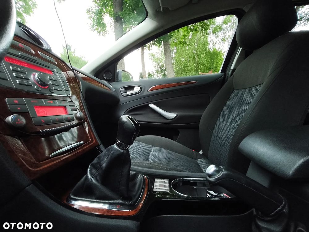 Ford Mondeo 2.0 Ghia - 15