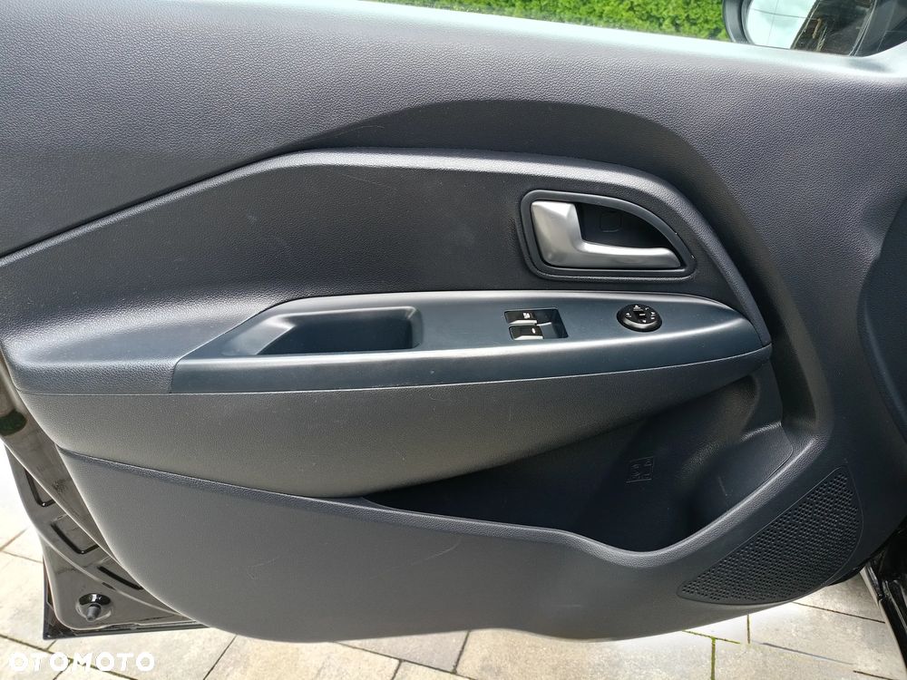 Kia Rio 1.2 Dream Team Edition - 26
