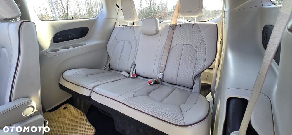 Chrysler Pacifica - 9