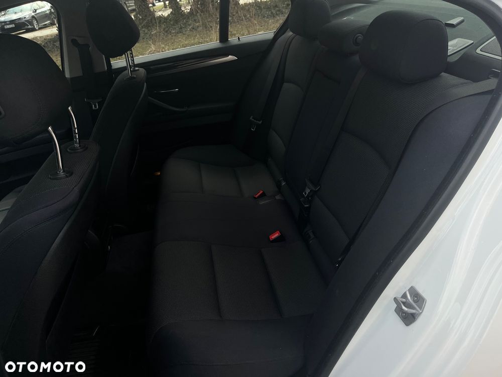 BMW Seria 5 518d - 27