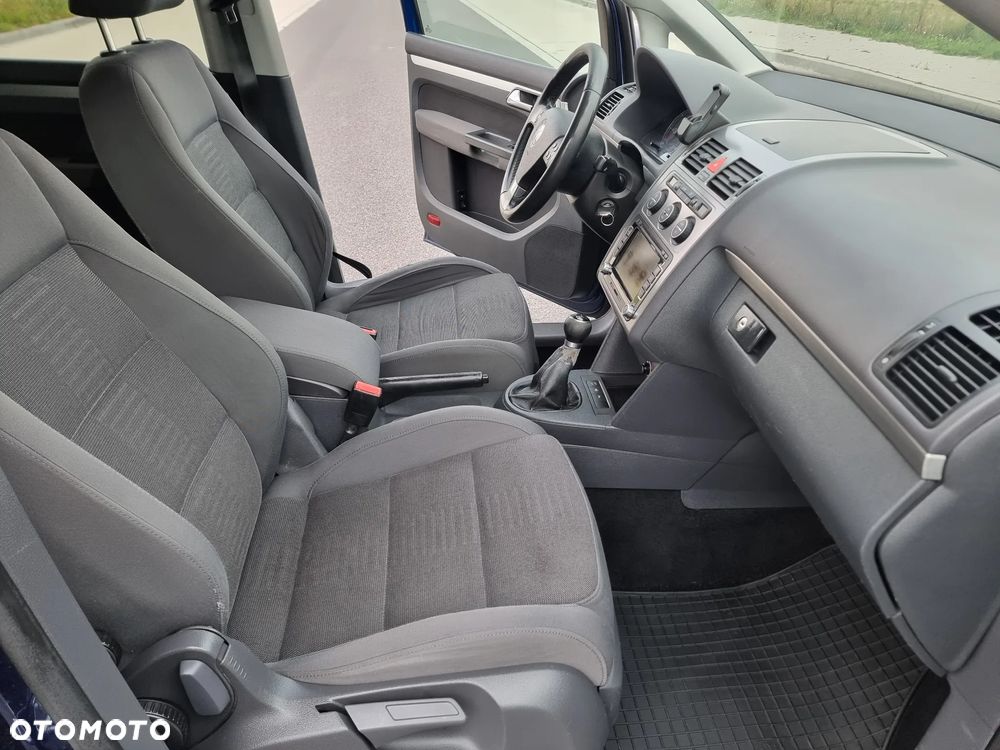Volkswagen Touran - 8