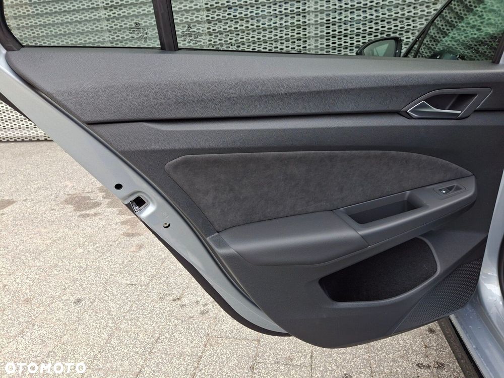 Volkswagen Golf Variant - 11