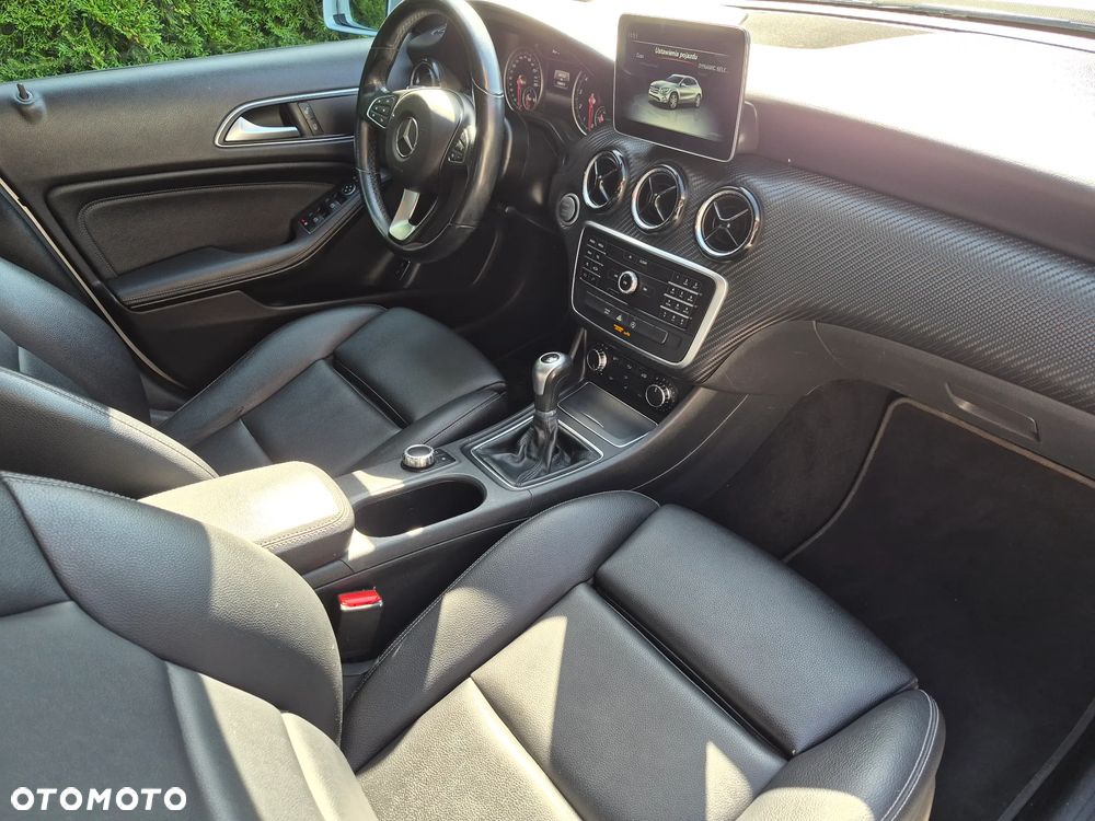 Mercedes-Benz GLA 180 Activity Edition - 25