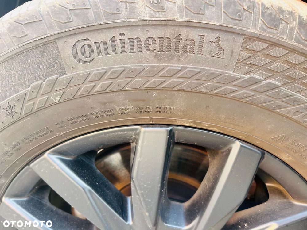 Mercedes-Benz ML-T570 - 25