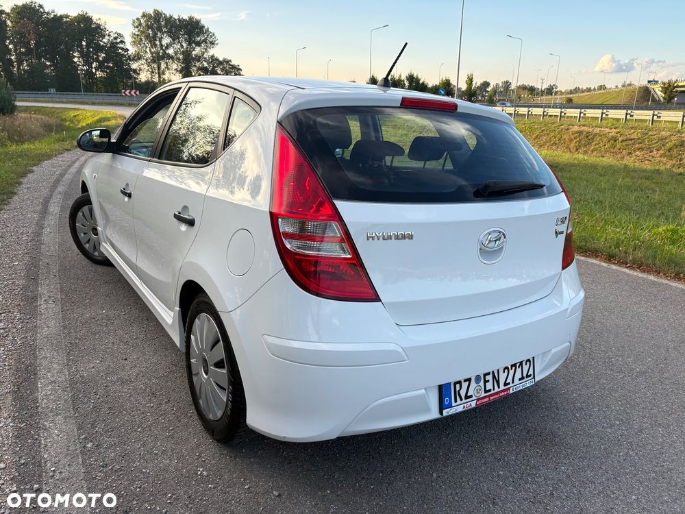 Hyundai i30 1.4 Base + - 13