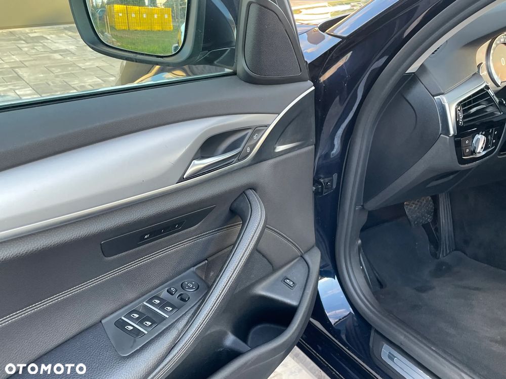 BMW Seria 5 520d xDrive - 14