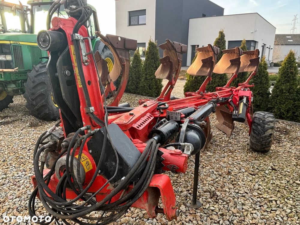 Gregoire Besson RWY 6 - 1