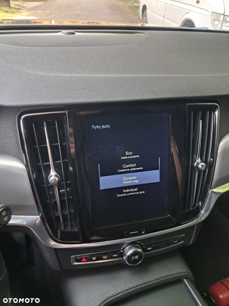 Volvo V90 D4 Geartronic Momentum - 27