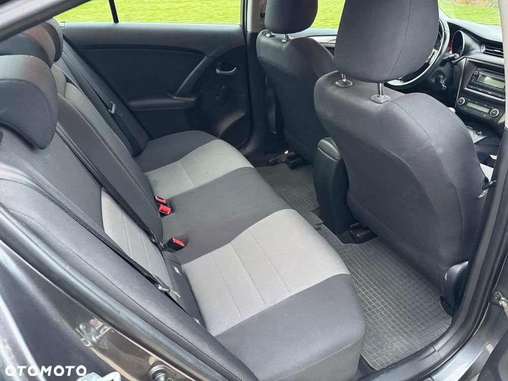 Toyota Avensis - 10