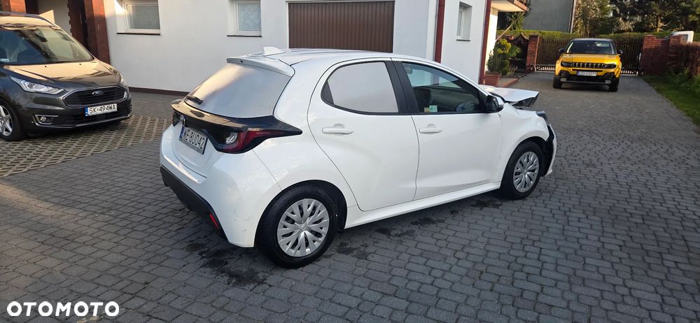 Toyota yaris VAN - 7
