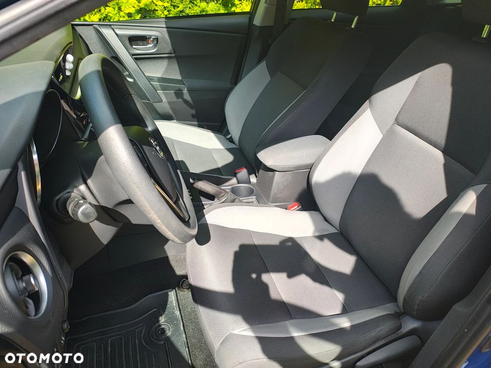 Toyota Auris Hybrid 135 Active - 13