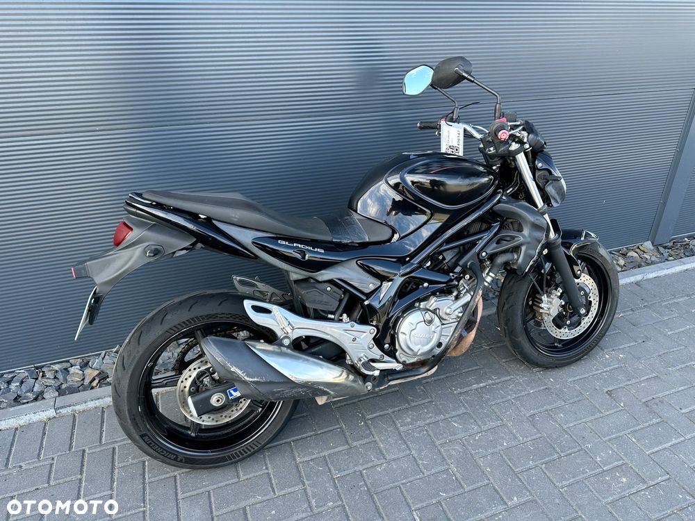 Suzuki Gladius - 4