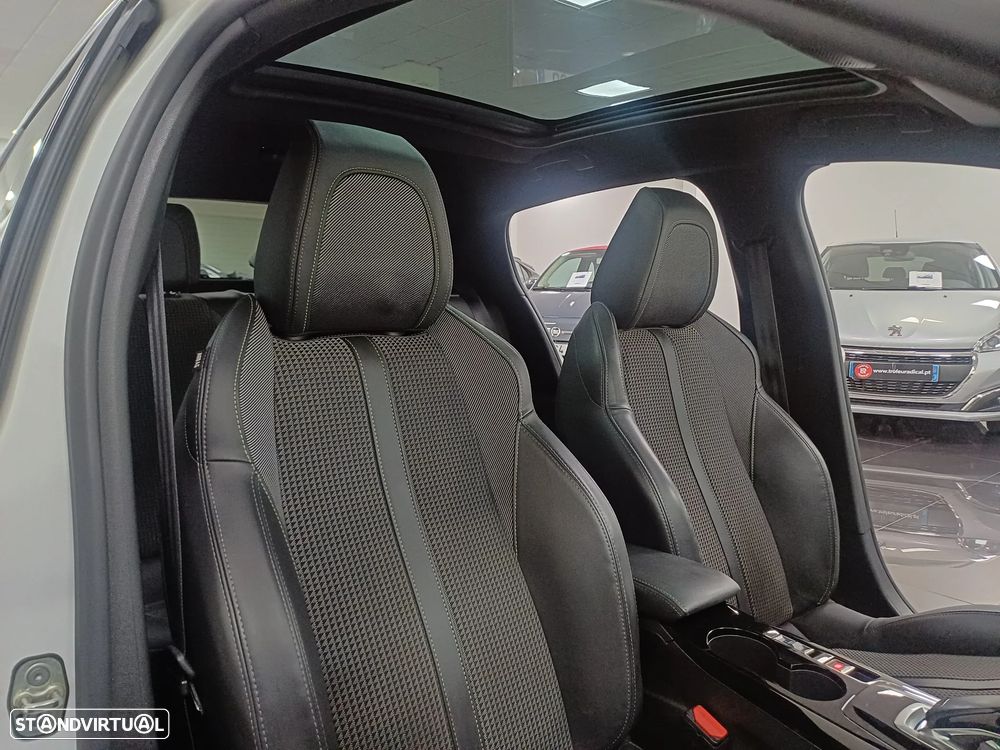 Peugeot 208 PureTech 130 EAT8 GT Pack - 22