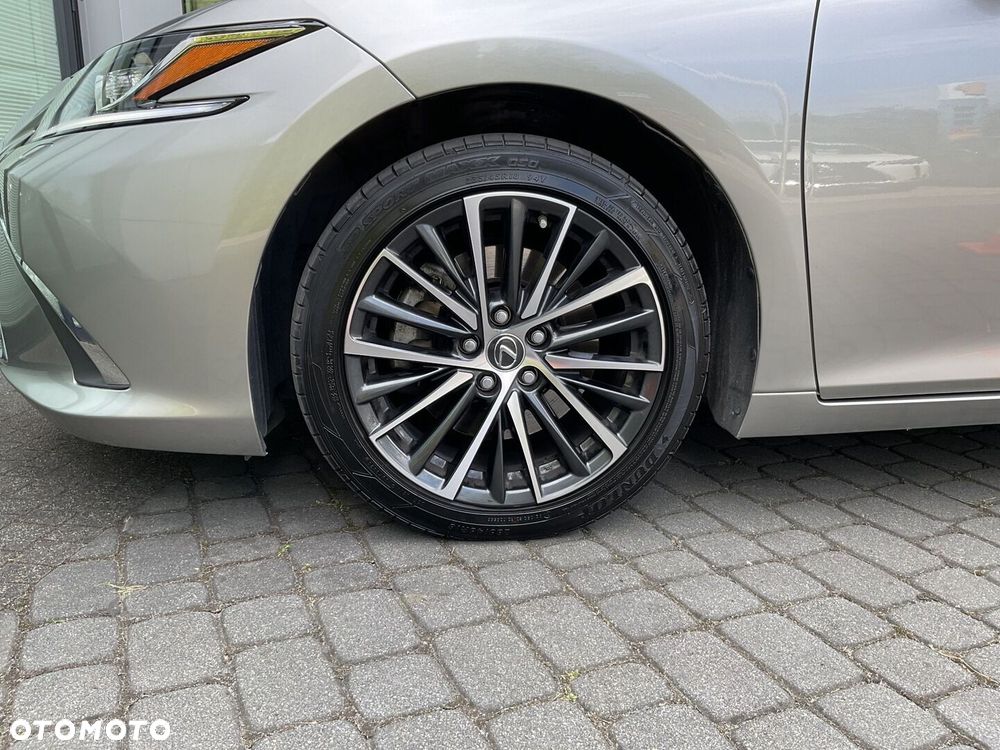 Lexus ES 300h Business Edition - 33