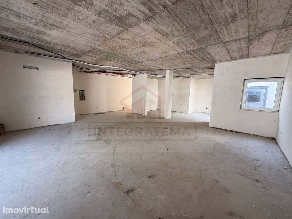 Moradia T4 individual com espaço de jardim - Grande imagem: 3/13