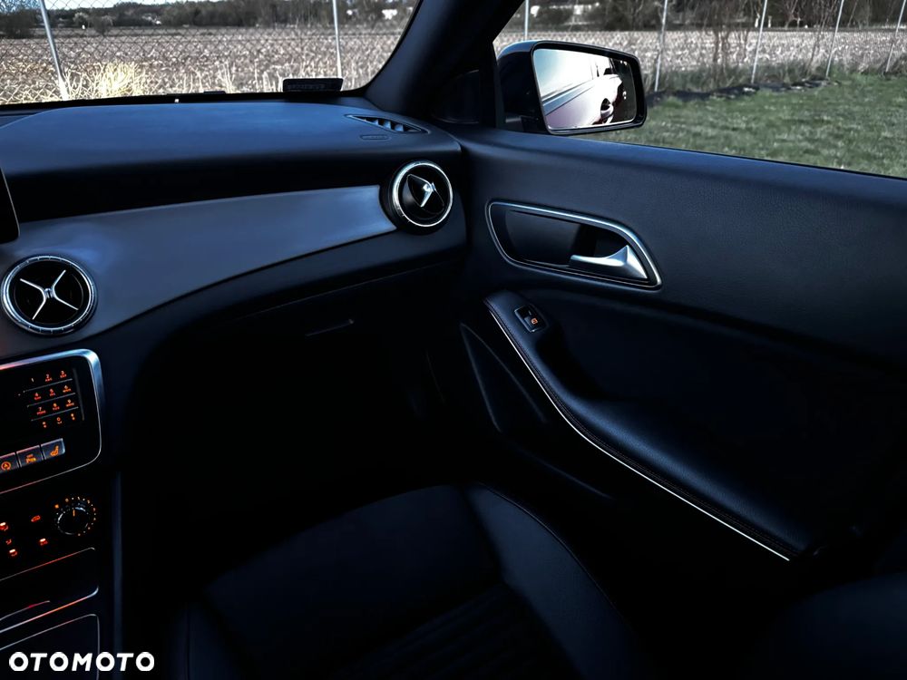 Mercedes-Benz CLA 200 7G-DCT AMG Line - 16