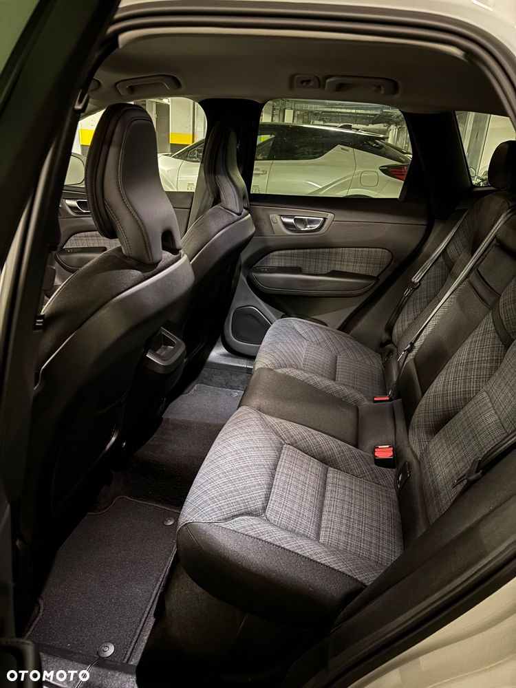 Volvo XC 60 B4 B Geartronic Momentum - 9