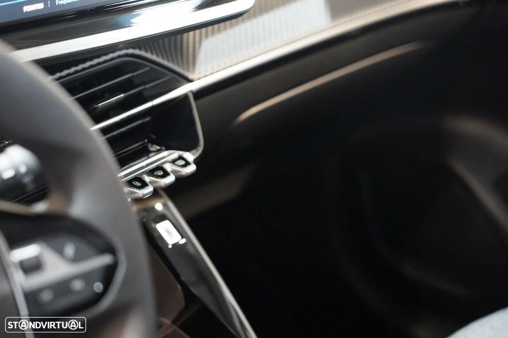 Peugeot 208 - 24