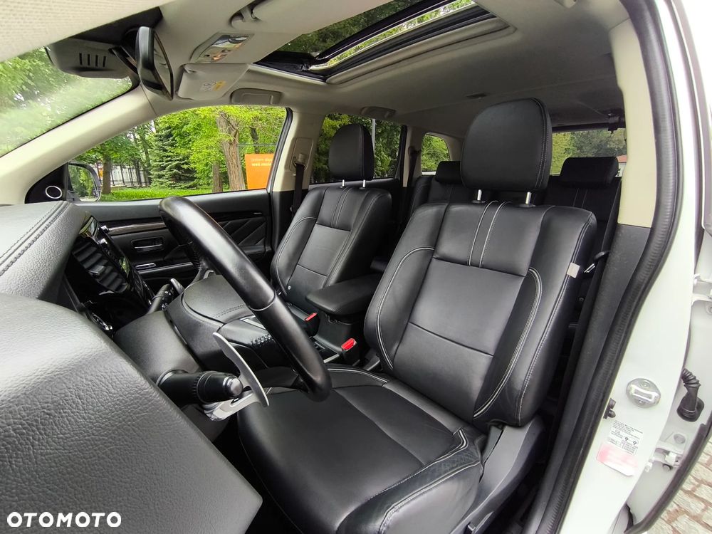 Mitsubishi Outlander 2.0 4WD Top - 18