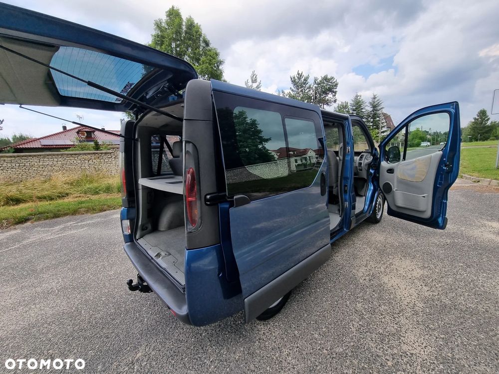 Renault Trafic Passenger - 21