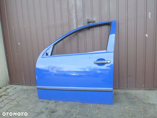 DRZWI LEWY PRZÓD LEWE PRZEDNIE SKODA FABIA I KOMPLETNE KOLOR 4590