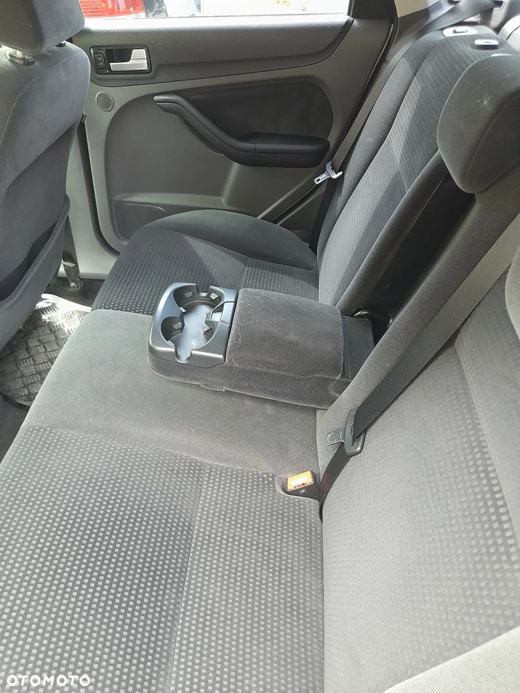 Ford Focus 2.0 Ghia - 6
