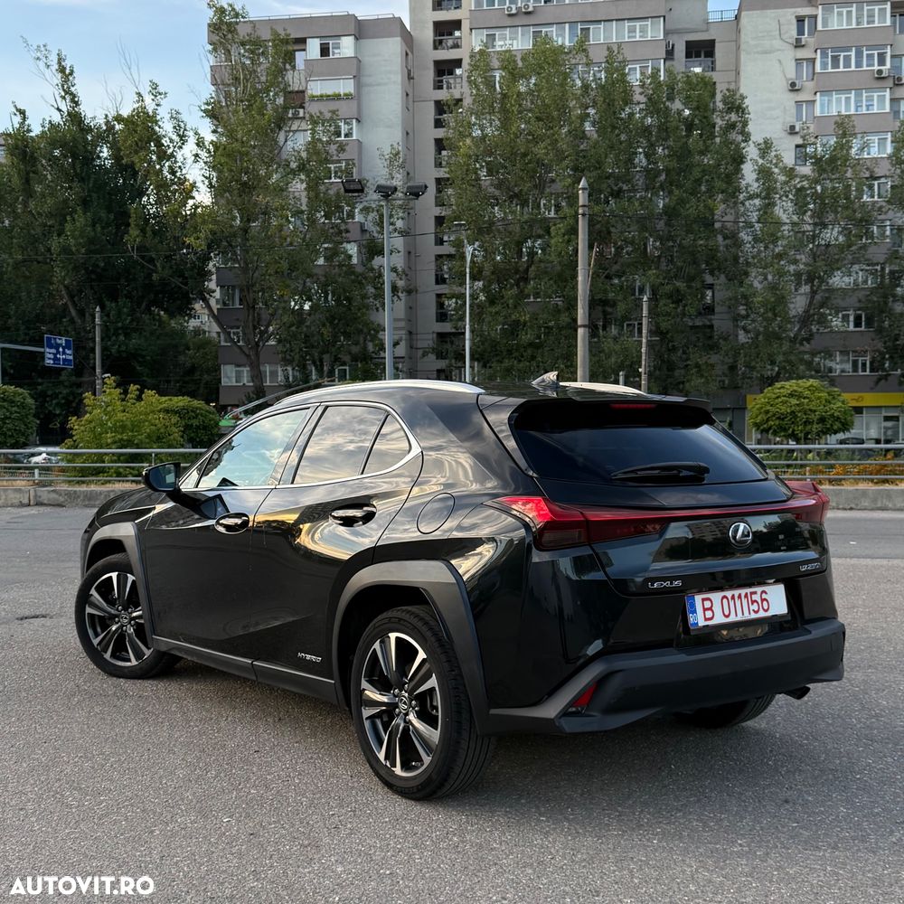 Lexus UX 250h Style Edition - 3