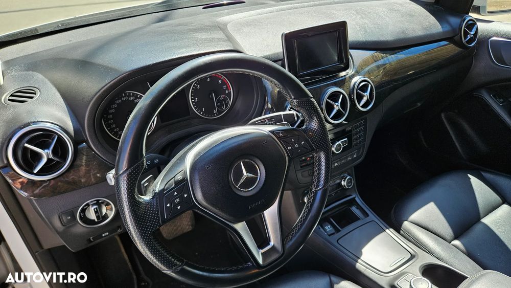 Mercedes-Benz B 180 - 16