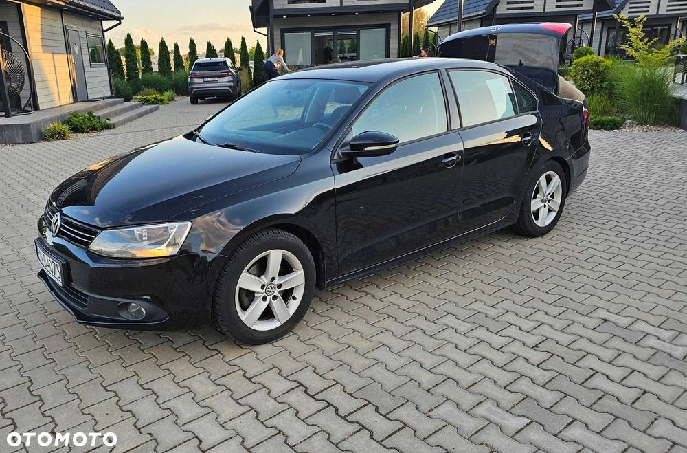 Volkswagen Jetta - 8