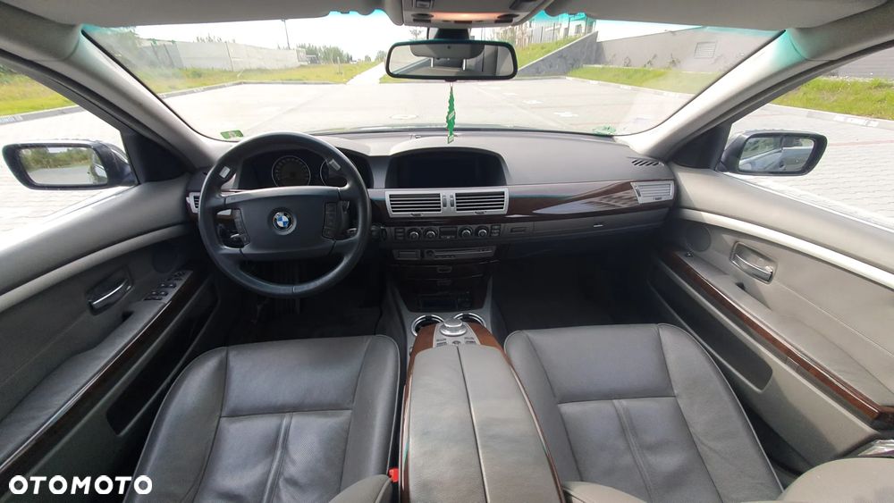 BMW Seria 7 740i - 10