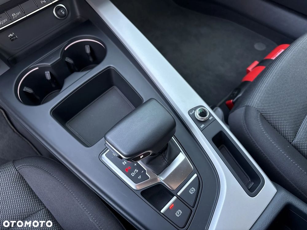 Audi A4 Limousine - 17