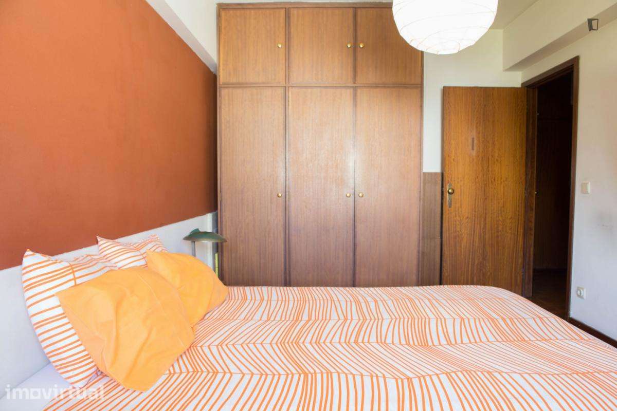 Quarto - localizado em Matosinhos Porto - Grande imagem: 2/18