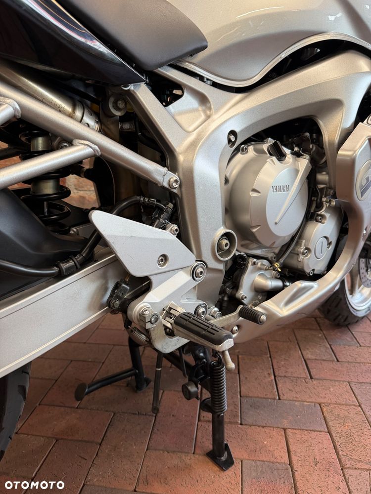 Yamaha FZ6 - 24