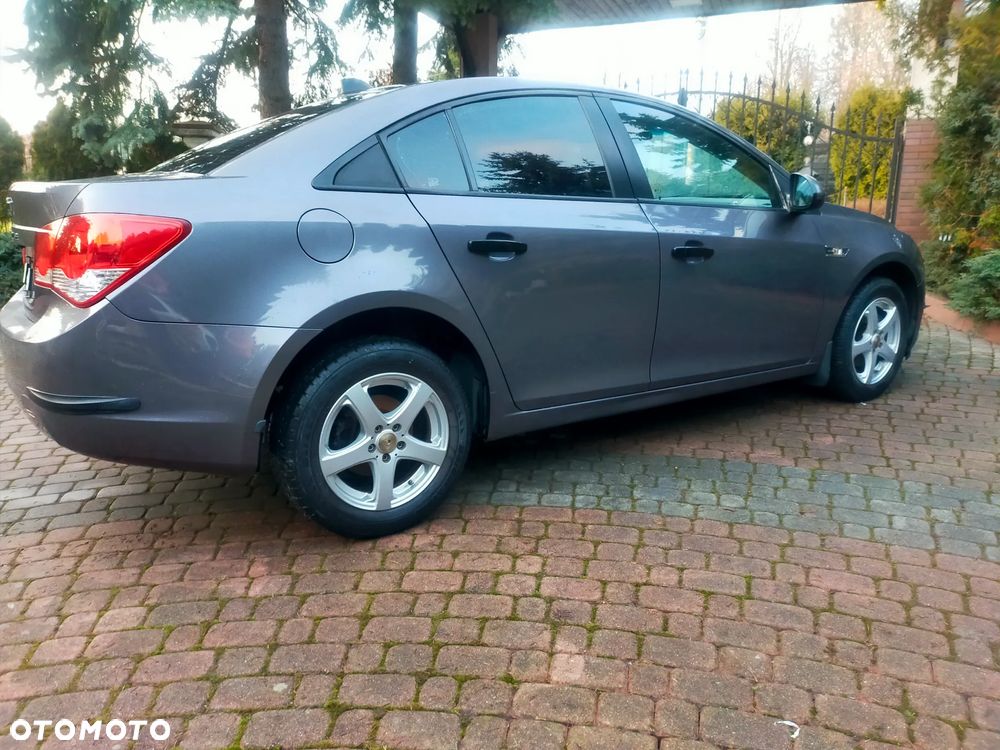 Chevrolet Cruze 1.6 LS - 10