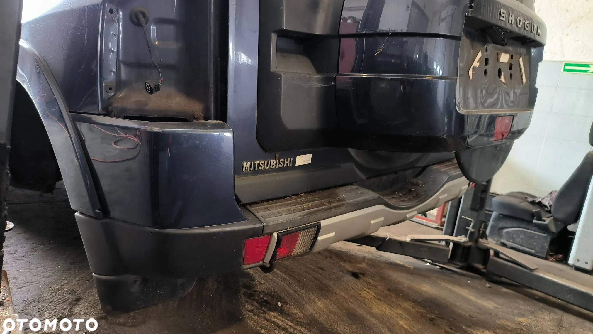 Zderzak tylny kompletny z bokami Mitsubishi Pajero 2008 SUV - 3