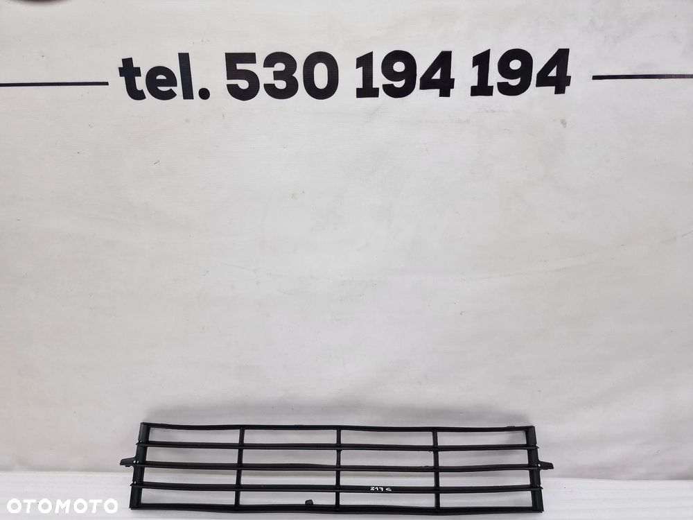 SKODA OCTAVIA III 3 5E0 12- KRATKA ŚRODKOWA ZDERZAKA PRZEDNIEGO , NR 5E0853677D , NR AUKCJI K217C - 1
