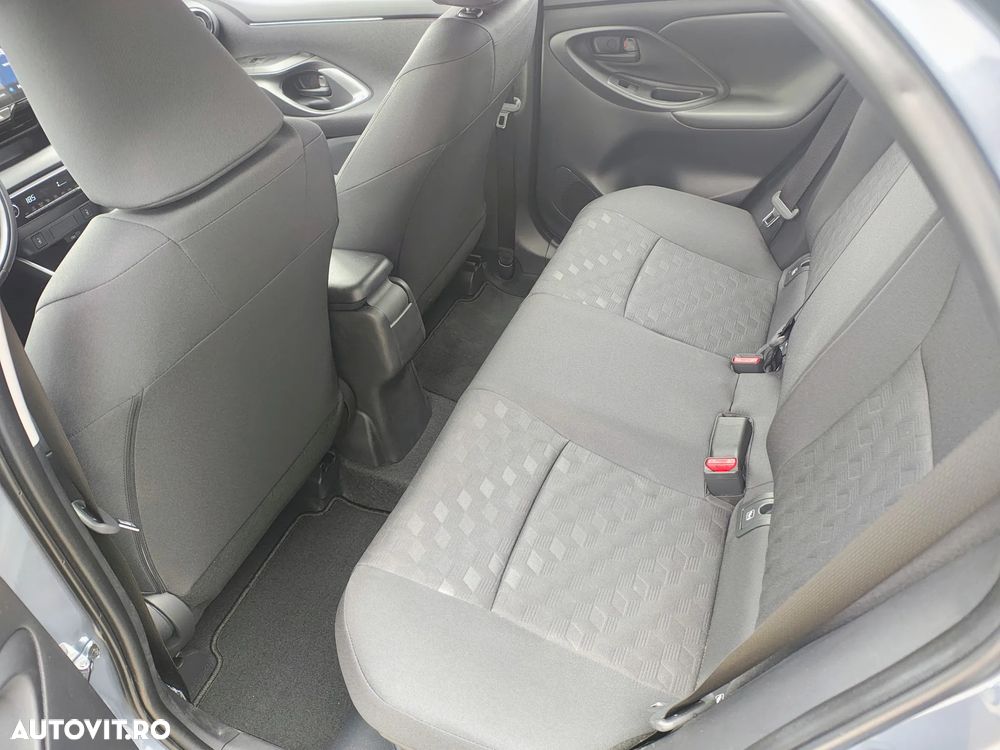 Toyota Yaris - 10