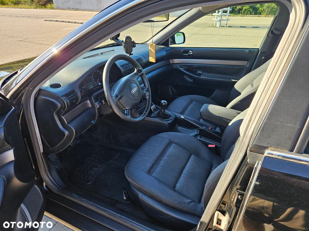 Audi A4 Limousine - 11