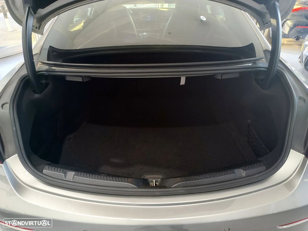 Mercedes-Benz E 200 AMG Line - 10