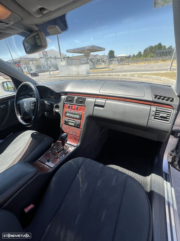 Mercedes-Benz E 220 - 11