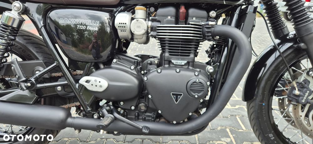 Triumph Bonneville - 14