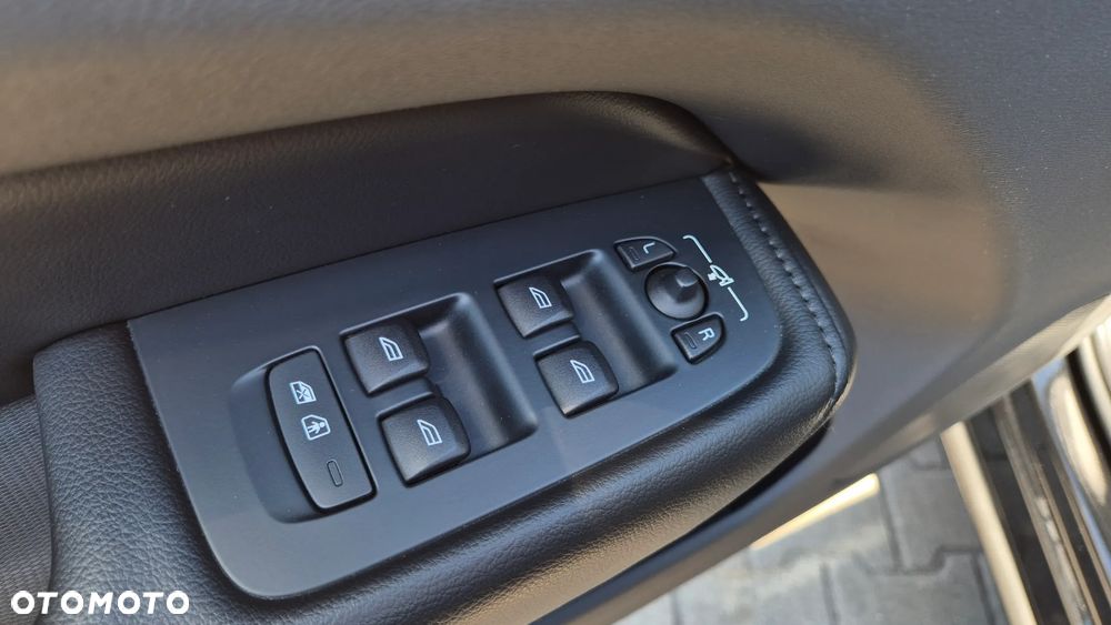 Volvo XC 60 T6 Plug-In Hybrid AWD Inscription Expression - 6