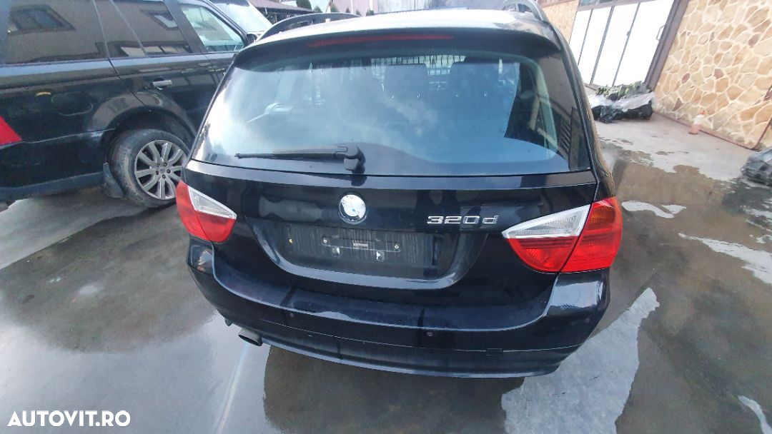 Dezmembram BMW 320 e91 An fabr 2008 N47d30A manuala - 3