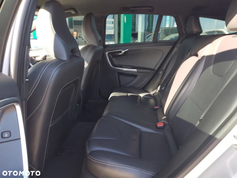 Volvo V60 D3 Geartronic Kinetic - 19