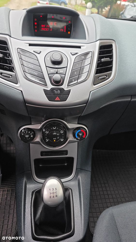 Ford Fiesta 1.25 Celebration - 26