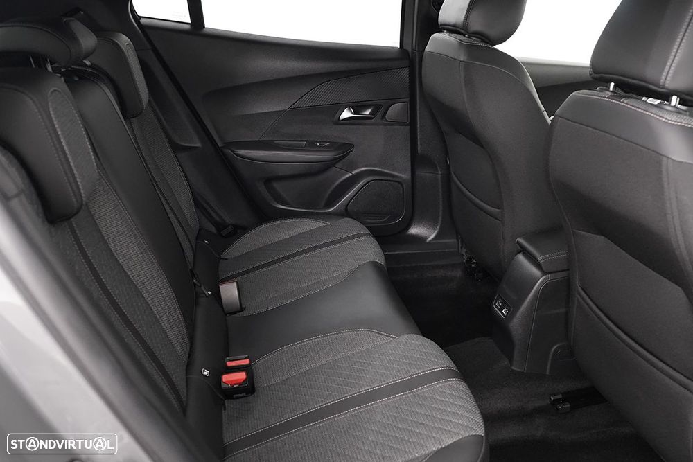 Peugeot 2008 1.2 PureTech Allure EAT8 - 23